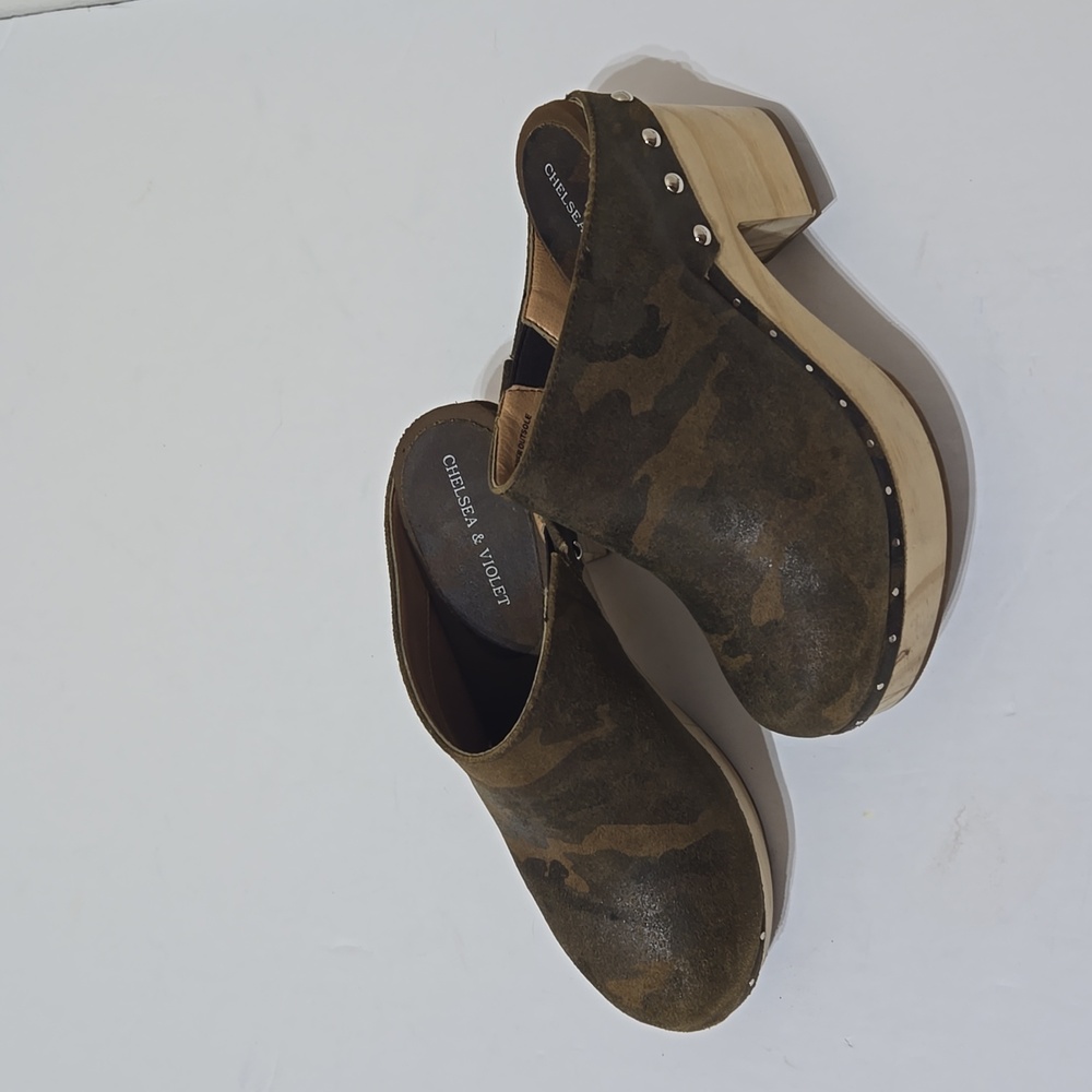Chelsea & Violet Jana Camoflage Clogs
